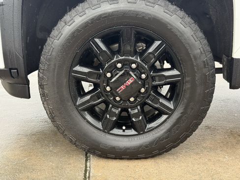 Used 2025 GMC Sierra 2500 AT4 w/ AT4 Premium Plus Package AWD/4WD image 11