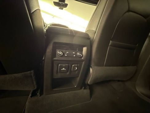 Used 2023 Chevrolet Traverse Premier FWD image 13