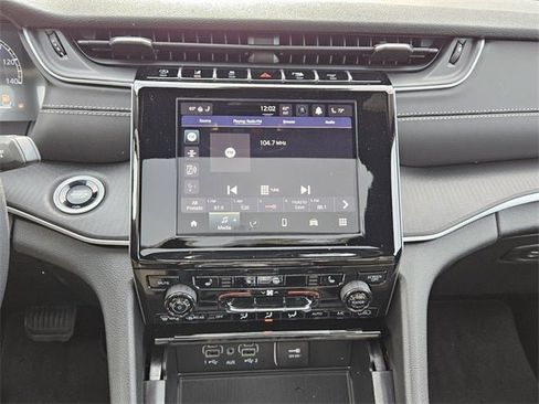 New 2025 Jeep Grand Cherokee Altitude image 18