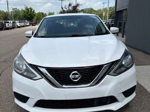 Used 2018 Nissan Sentra SV FWD image 2