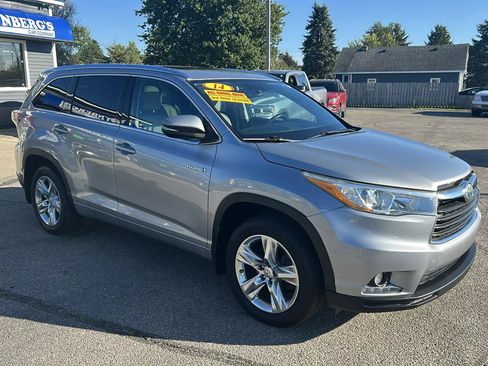 Used 2014 Toyota Highlander Limited w/ Driver Technology Package AWD/4WD image 2