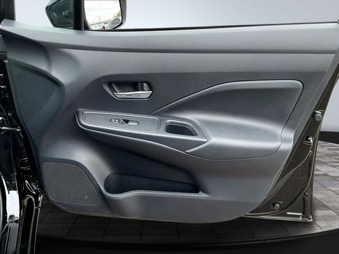 Used 2025 Nissan Versa SV image 28