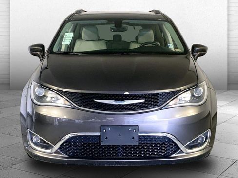 Used 2017 Chrysler Pacifica Touring-L Plus FWD image 2