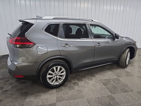 Used 2018 Nissan Rogue SV w/ Sun & Sound Touring Package image 3