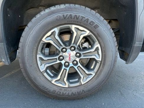 Used 2025 GMC Sierra 1500 SLT AWD/4WD image 10