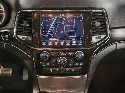 Used 2021 Jeep Grand Cherokee Limited image 15