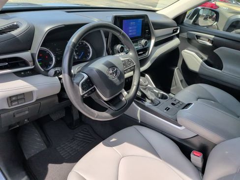 Used 2023 Toyota Highlander XLE FWD image 17