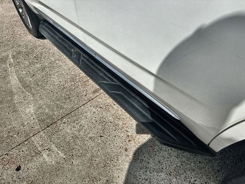 Used 2023 Cadillac Escalade Premium Luxury image 13