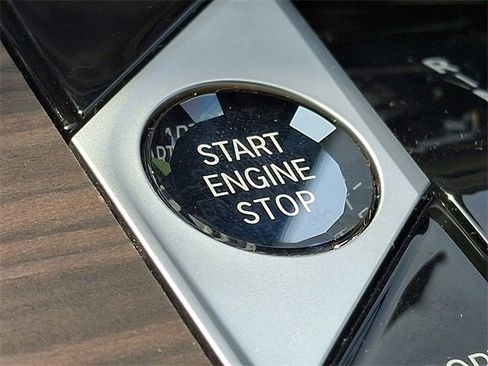 Used 2025 BMW X6 xDrive40i w/ Executive Package image 24