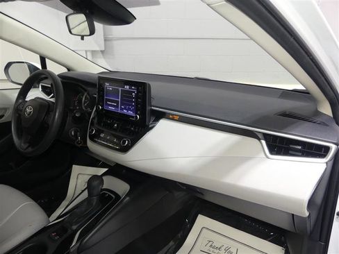 Used 2022 Toyota Corolla LE image 23