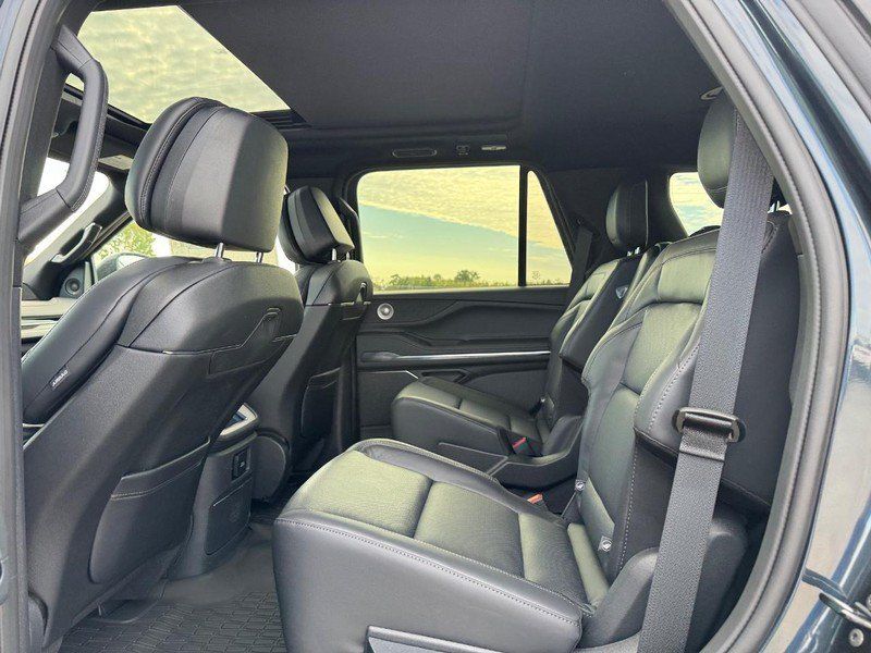 Used 2025 Lincoln Navigator Reserve w/ Jet Appearance Package AWD/4WD image 10