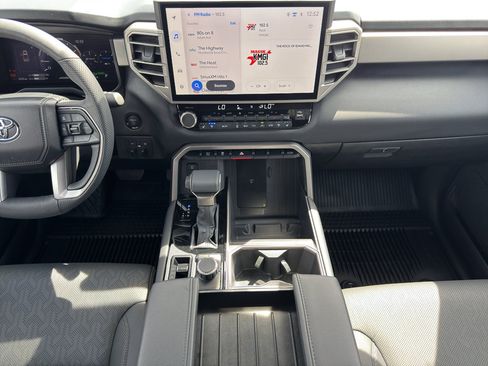 Used 2025 Toyota Tundra Limited AWD/4WD image 10