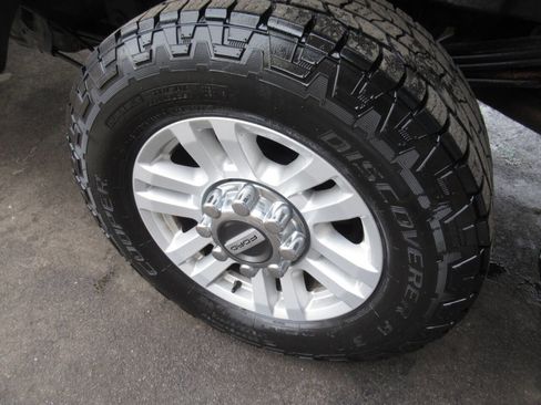 Used 2018 Ford F250 XLT w/ Snow Plow Prep Package image 15