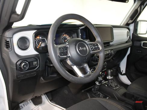 Used 2024 Jeep Wrangler Sahara image 24