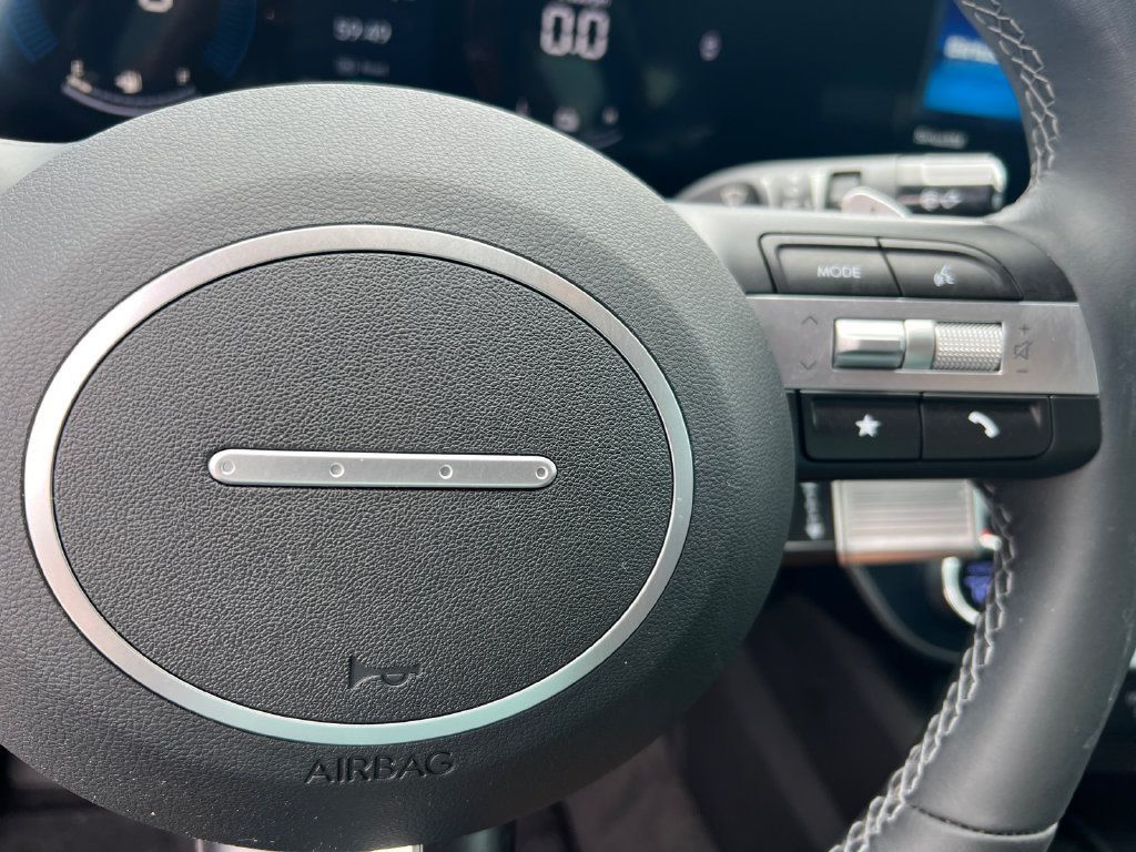 Used 2025 Hyundai Sonata SEL FWD image 30