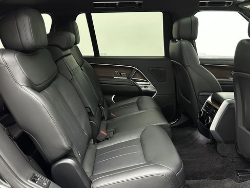 Used 2025 Land Rover Range Rover Long Wheelbase SE image 46