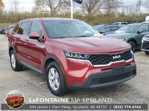 Used 2022 Kia Sorento LX image 3