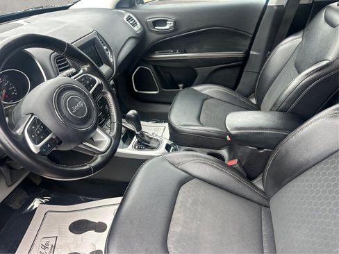Used 2019 Jeep Compass Latitude w/ Popular Equipment Group AWD/4WD image 11
