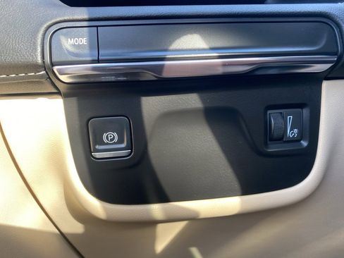 Used 2024 Cadillac Escalade Premium Luxury image 26