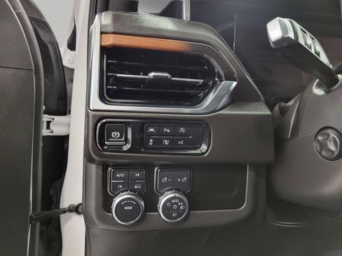 Used 2025 GMC Yukon XL Denali image 11