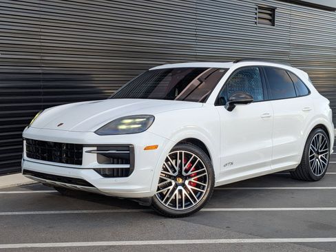 Certified 2025 Porsche Cayenne GTS AWD/4WD image 1