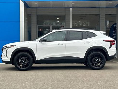 New 2026 Chevrolet Trax LT w/ Midnight Edition image 9