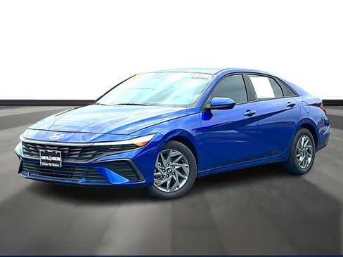 Used 2024 Hyundai Elantra SEL FWD image 1