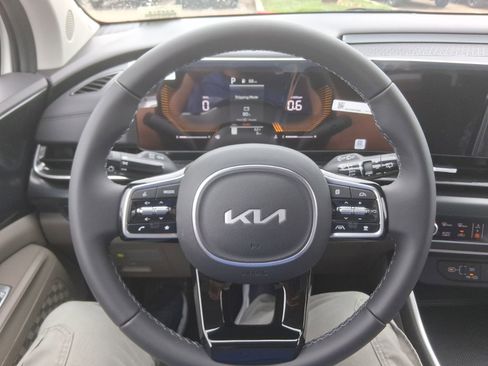 New 2026 Kia Carnival FWD image 8