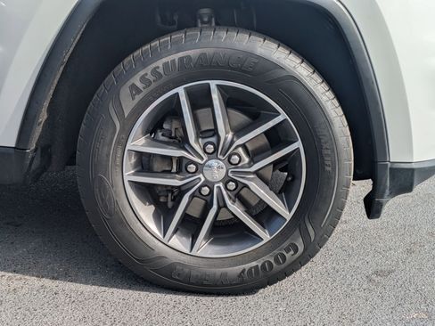 Used 2018 Jeep Grand Cherokee Limited image 13