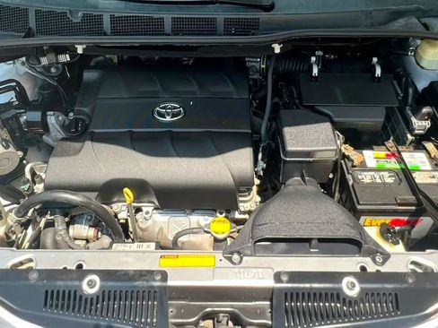Used 2015 Toyota Sienna XLE w/ XLE Navigation Package FWD image 52