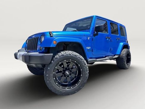 Used 2015 Jeep Wrangler Unlimited Sahara w/ Connectivity Group AWD/4WD image 10