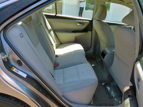 Used 2017 Toyota Camry LE image 14