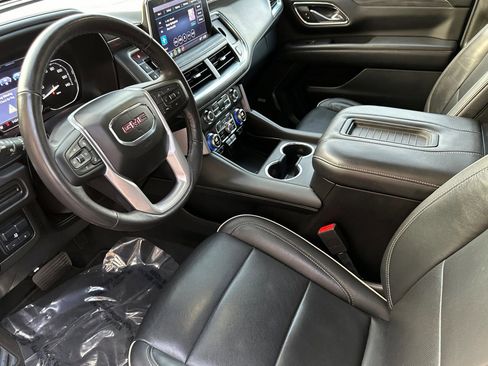 Used 2021 GMC Yukon XL SLT w/ SLT Luxury Package image 10