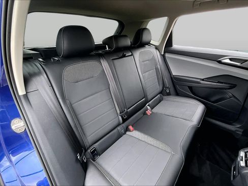 Used 2022 Volkswagen Taos SE FWD image 18