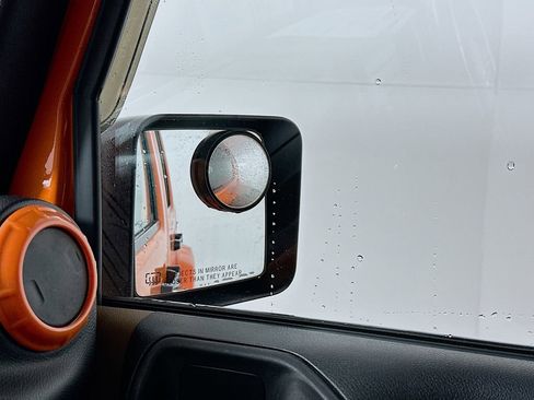 Used 2012 Jeep Wrangler Unlimited Sahara w/ Connectivity Group image 21