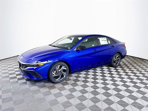 New 2025 Hyundai Elantra SEL image 2
