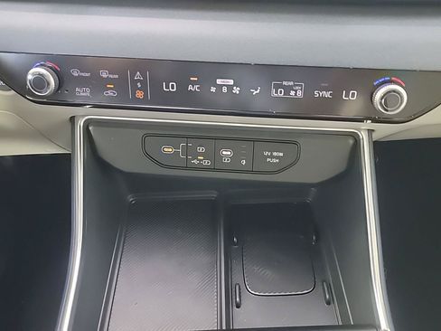 Used 2026 Kia Carnival EX FWD image 34