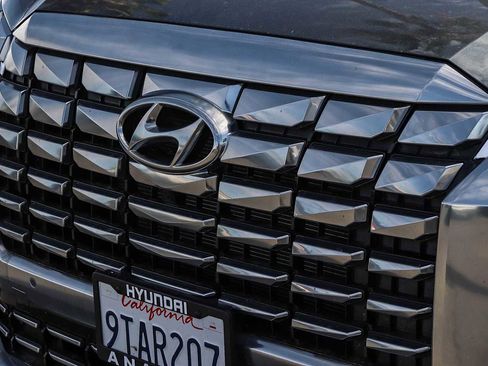 Used 2025 Hyundai Palisade Calligraphy image 3