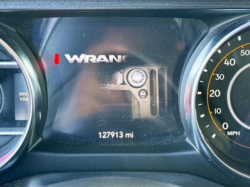 Used 2022 Jeep Wrangler Unlimited Sahara image 13