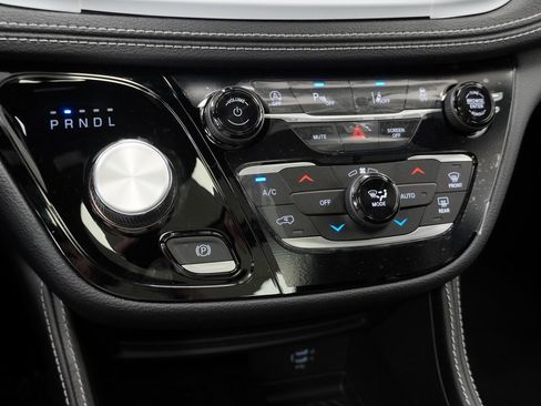 New 2026 Chrysler Pacifica Limited image 25