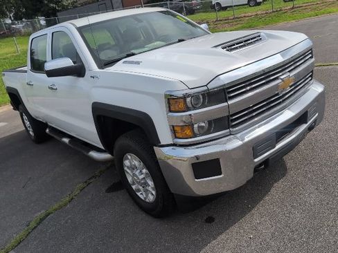Used 2018 Chevrolet Silverado 2500 W/T w/ WT Fleet Convenience Package AWD/4WD image 2