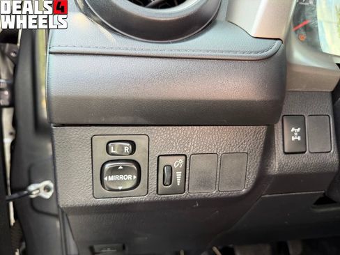 Used 2016 Toyota RAV4 LE AWD/4WD image 17