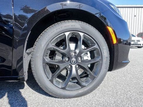 New 2026 Chrysler Pacifica Select w/ S Appearance Package FWD image 5