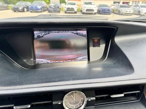 Used 2014 Lexus ES 350 w/ Luxury Package FWD image 16