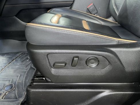 Used 2024 GMC Yukon XL AT4 w/ AT4 Premium Plus Package image 11