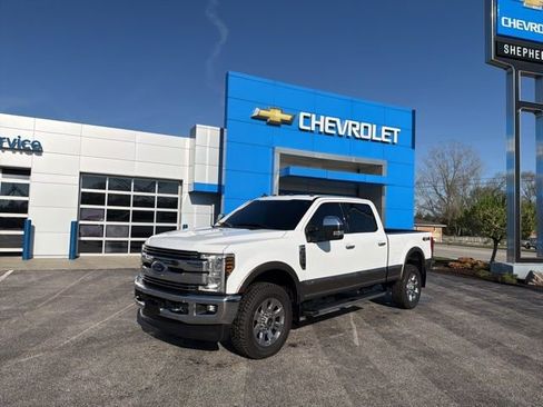 Used 2019 Ford F250 Lariat w/ Chrome Package image 2