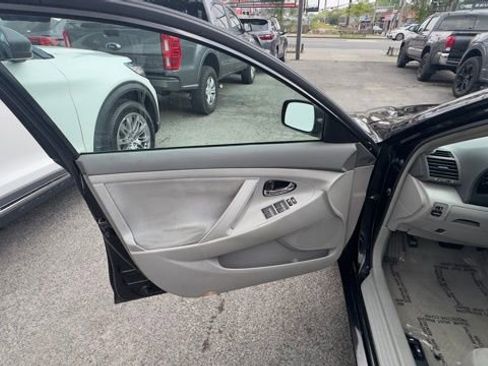 Used 2011 Toyota Camry image 9