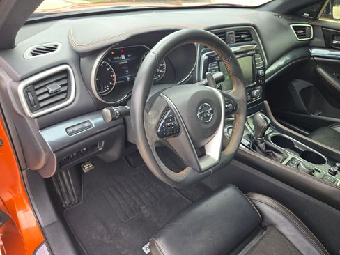 Used 2019 Nissan Maxima SR w/ Premium Package image 11