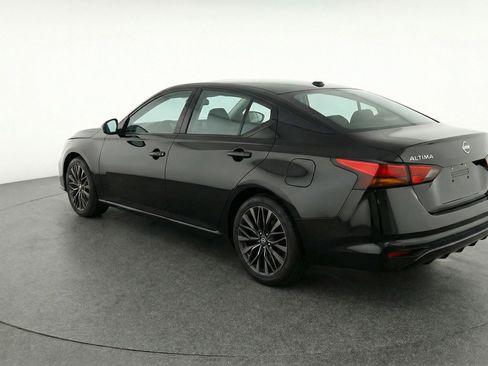 Used 2025 Nissan Altima 2.5 SV FWD image 6
