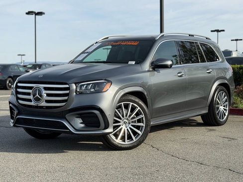 Used 2025 Mercedes-Benz GLS 450 4MATIC image 2